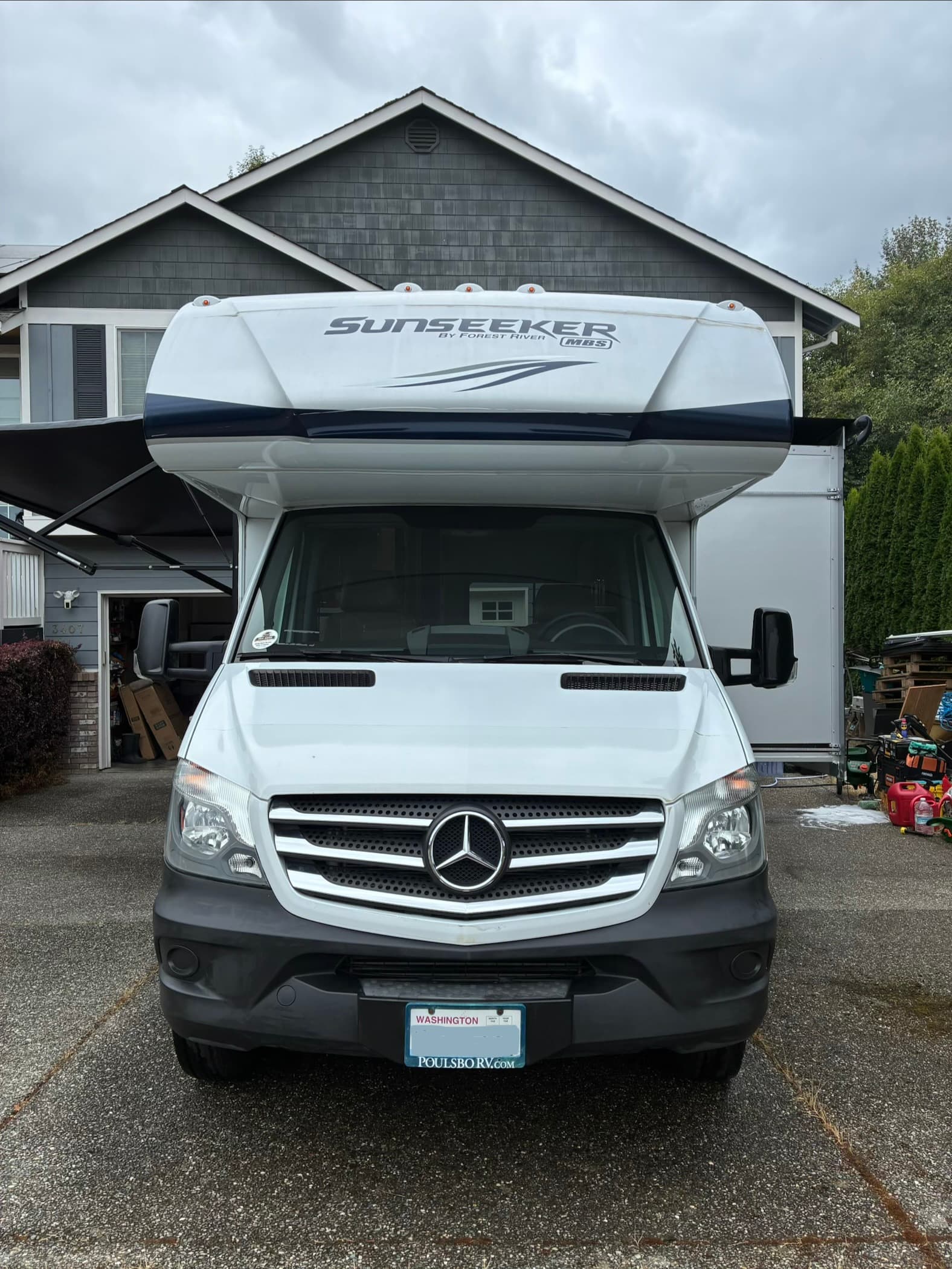 Class C motorhome after algae and roof buildup removal with professional wash and wax in Marysville, WA