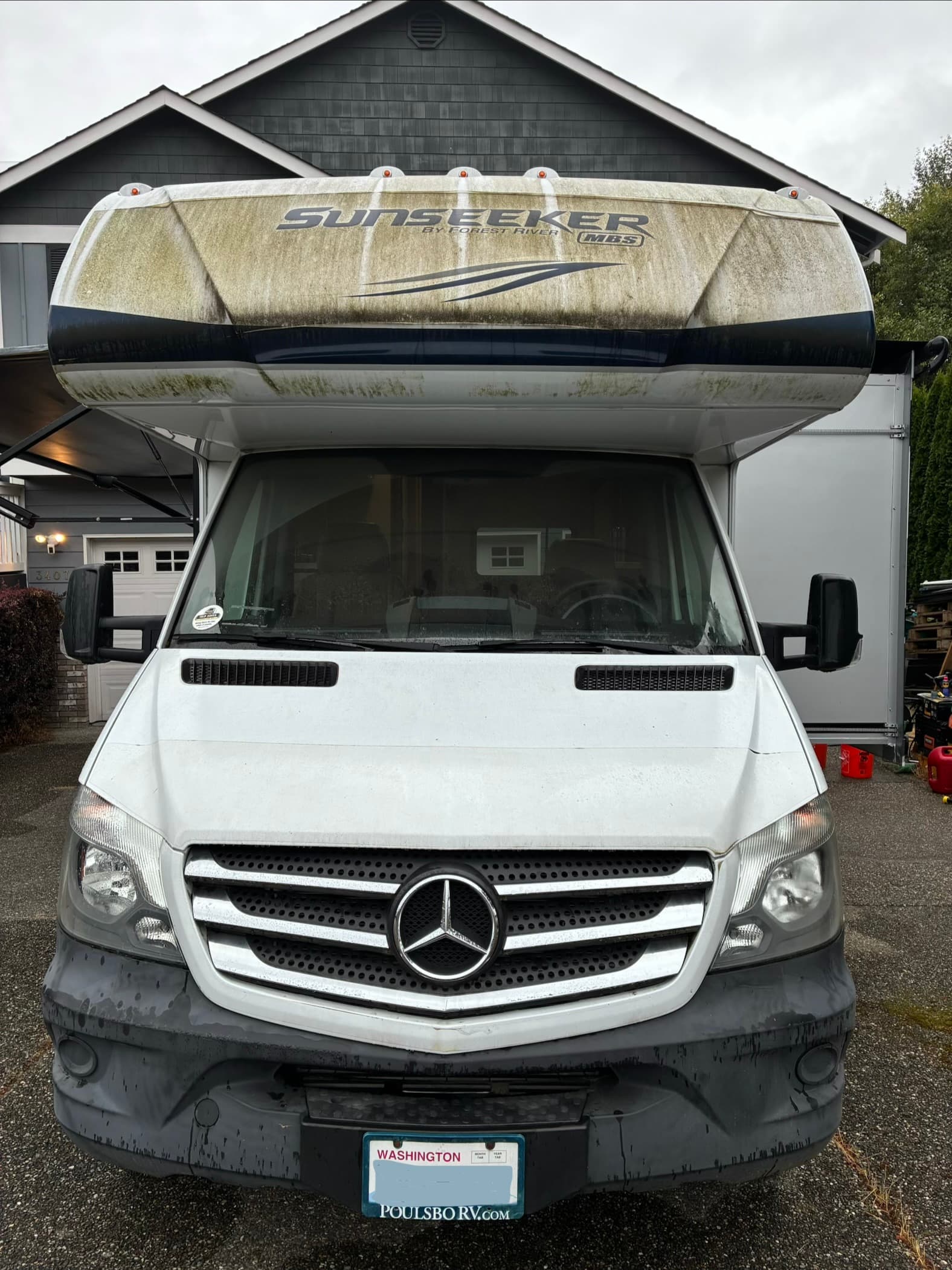 Class C motorhome with algae and roof buildup before professional wash and wax in Marysville, WA