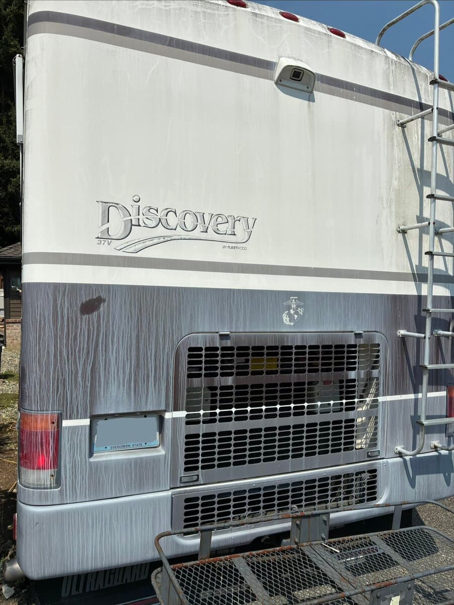 Fleetwood Discovery 37V motorhome rear before wash and wax