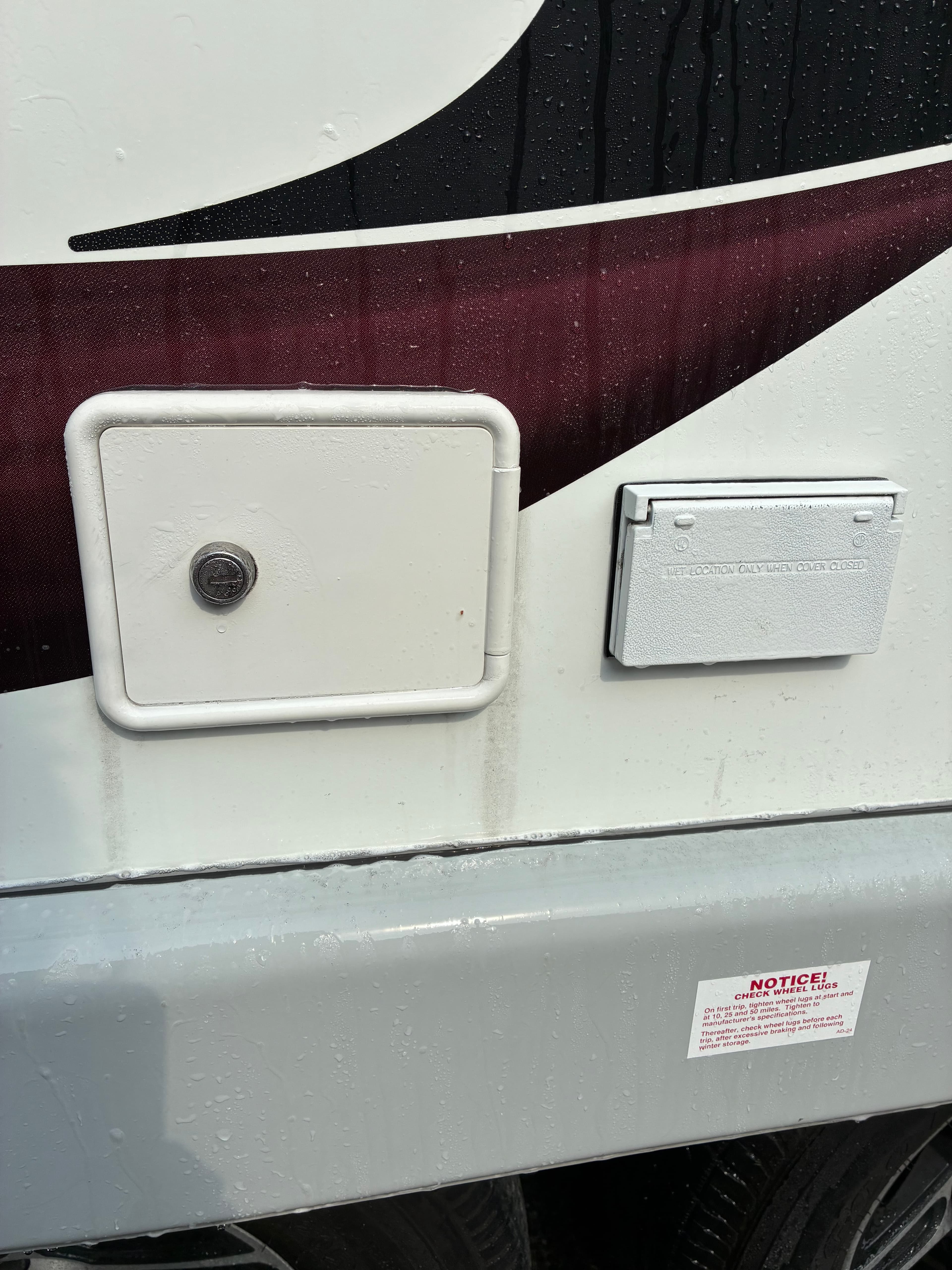 Motorhome exterior side panel with dirt and water spots before mobile wash and wax in Snohomish, WA
